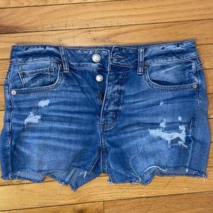 American Eagle Tomgirl medium Wash Denim Shorts with Rips